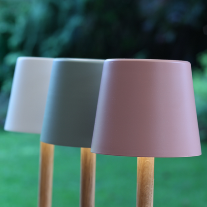 TIMBERCAN Mini Akku LED Tischlampe aus Massivholz – Kompakte Design Tischleuchte im Scandi Stil