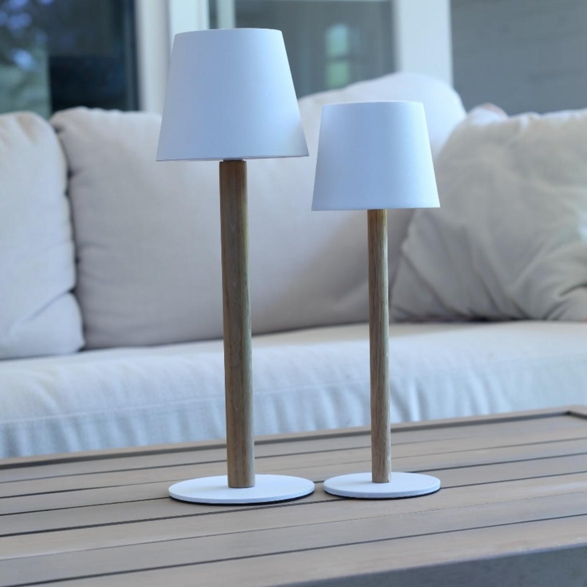 TIMBERCAN Mini Akku LED Tischlampe aus Massivholz – Kompakte Design Tischleuchte im Scandi Stil