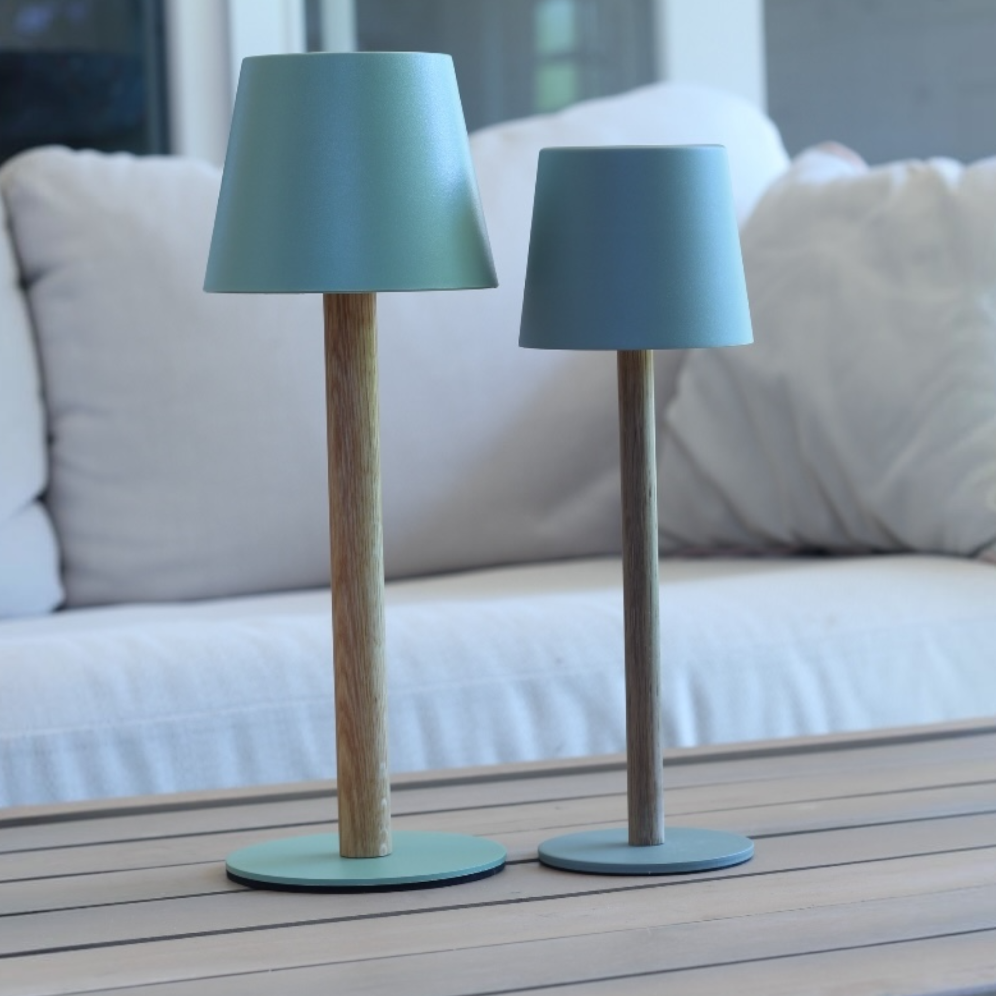 TIMBERCAN Mini Akku LED Tischlampe aus Massivholz – Kompakte Design Tischleuchte im Scandi Stil