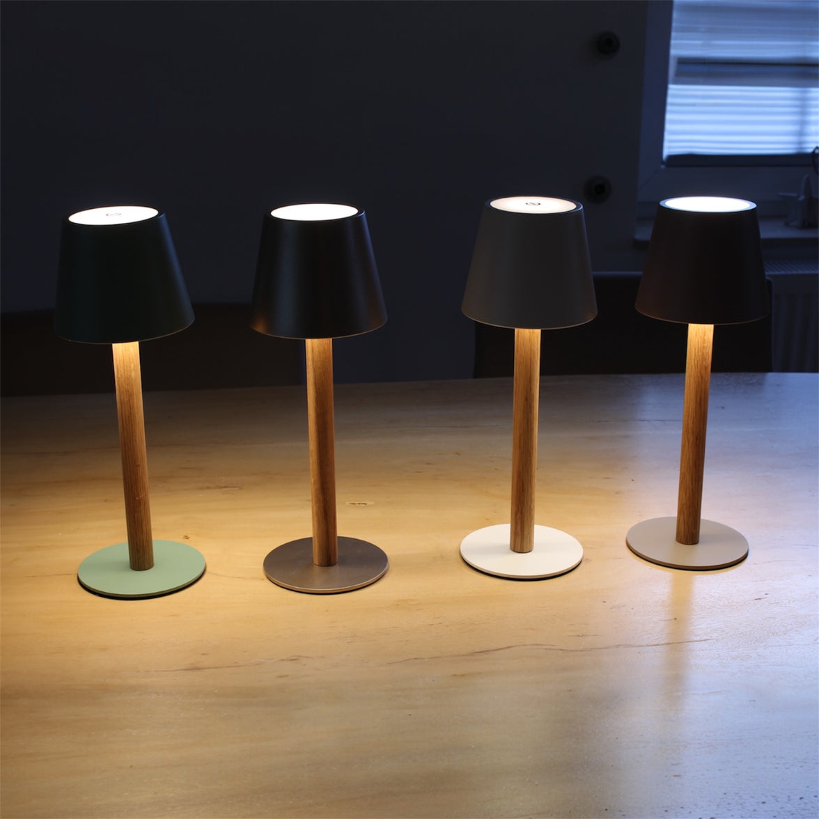 TIMBERCAN Design-Tischlampe aus Massivholz