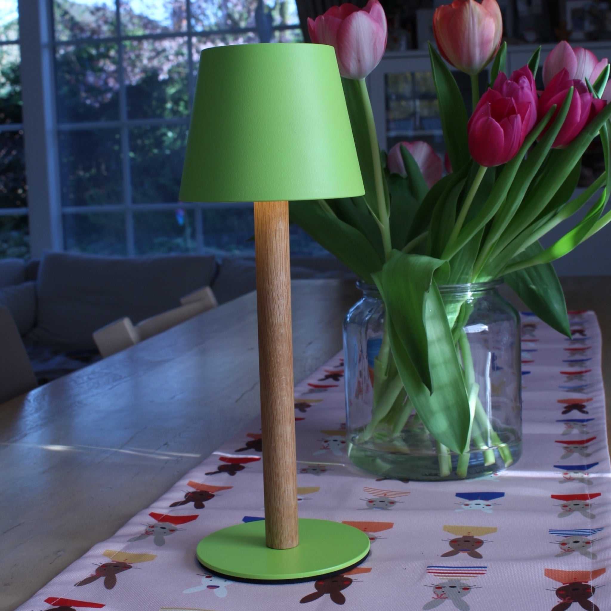 TIMBERCAN Akku LED Tischlampe aus Massivholz – Design Tischleuchte im Scandi Stil