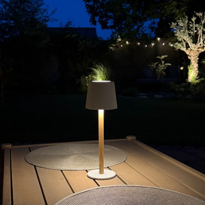TIMBERCAN Mini Akku LED Tischlampe aus Massivholz – Kompakte Design Tischleuchte im Scandi Stil